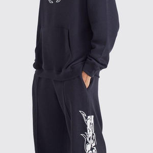 Ensemble de sweats à capuche et pantalons de survêtement à imprimé graphique de style urbain pour hommes Parfait pour l'hiver Survêtement surdimensionné de couleur contrastée pour hommes - Product Image 3