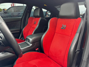 Sedán Deportivo de Alto Rendimiento 2024, Vehículo de Gasolina V8 de 6.4L, Tracción Trasera, Automático, Muscle Car para Exportación - Product Image 5