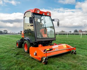 Cortadora de Césped Autopropulsada KUBOTA F2690 - Motor Diésel de 24.8 HP, Plataforma de Corte Frontal de 60 Pulgadas, Bomba de Motor, Engranaje, Sistema Hidráulico Avanzado - Product Image 1