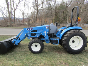 Tractor de Ruedas LS MT345HC de 50HP Diésel 4WD con Motor para Trabajo Pesado, Tractor Utilitario Agrícola - Product Image 3