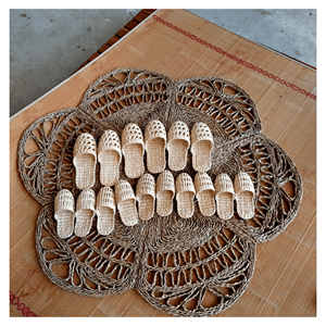 Pantoufles en jacinthe d'eau, tissées en jacinthe avec doublure en coton éponge pour les pantoufles de salon de spa, origine Vietnam - Product Image 1