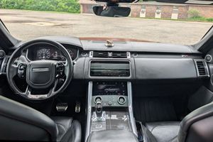 สภาพดีเยี่ยม รถมือสอง ปี 2020 รุ่น Ran-ge Ro-ver Sport SVR 575 แรงม้า เครื่องยนต์ V8 ซูเปอร์ชาร์จ - Product Image 4