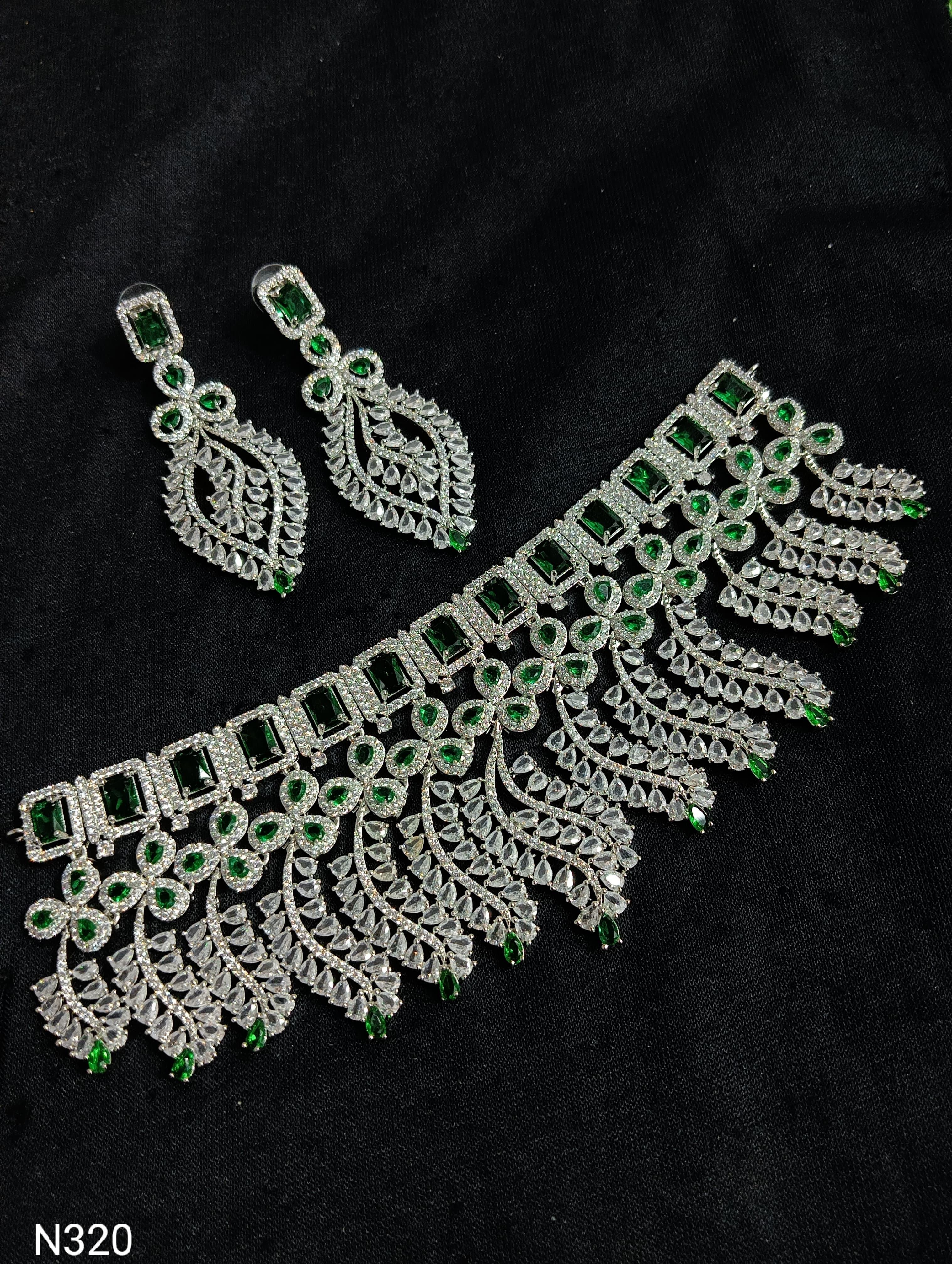 สีเขียว