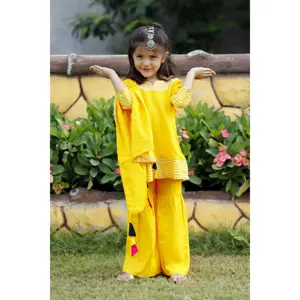 Ensemble de costume traditionnel chinois en rayonne jaune chaud - Product Image 4