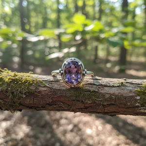 Anillo de Plata de Ley con Amatista Natural, Hecho a Mano, Minimalista, Delicado, con Gema Ovalada, Regalo de Boda para Ella - Product Image 1