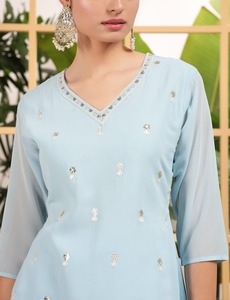 Costume indien à la mode pour femmes Kurta magnifiquement brodé avec Palazzo et Dupatta idéal pour les mariages, les célébrations et le quotidien - Product Image 5