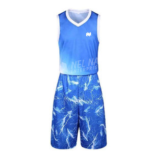 Conjunto de uniforme de baloncesto de poliéster personalizado al por mayor, ropa deportiva para jóvenes con opción de talla grande, equipo de equipo transpirable certificado BSCI - Product Image 1