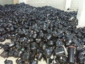 Compresor de Refrigerador Usado de Alta Calidad, Grado HMS, Material de Desecho de Origen DE, 100 Unidades en Stock, Accesorios para Aire Acondicionado y Refrigeradores en Venta - Product Image 3