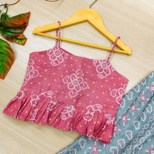 Ensemble Sharara gris et haut Bandhani rose entièrement cousu, style Indo-Occidental, pour filles, par Shoryam Fashion – Tenue de créateur traditionnelle pour enfants, idéale pour les fêtes - Product Image 3