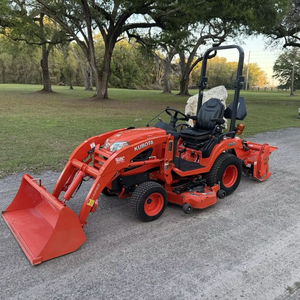 Tracteur compact Kubota BX23S 4x4 diesel, avec chargeur frontal, rétrocaveuse et tondeuse centrale de 60 pouces, faible kilométrage, excellent état - Vente Flash - Product Image 1