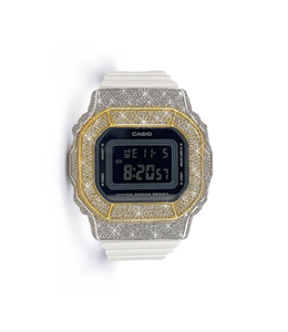 Montre à cadran doré et blanc avec boîtier en acier inoxydable et moissanite, forme ronde, résistance à l'eau 10 bars - Product Image 1