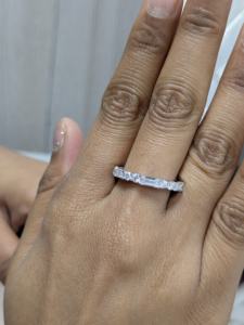 แหวนแต่งงานแบบมินิมอลทองคำขาว 14K สำหรับเธอ ประดับเพชรทรงบาแก็ตต์และทรงกลม 1.30 กะรัต แหวนแต่งงานแบบ Eternity ของขวัญวันวาเลนไทน์ - Product Image 3