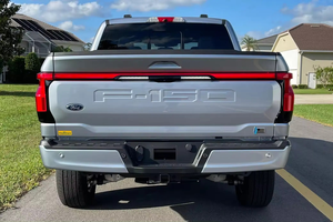 Usado en buen estado a precio de mayorista, 2022 F-1.50 Lightning Lariat Iced Blue Silver, bajo kilometraje, sin problemas mecánicos, listo para conducir. - Product Image 3