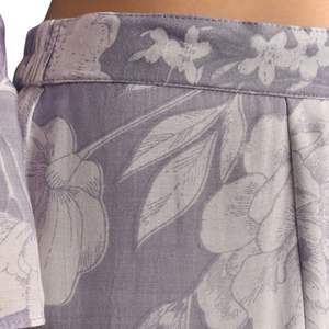 Costume Kurta Sharara en mousseline mauve à imprimé floral avec broderie Moti pour femme, fête de mariage indienne et tenue de fête - Product Image 6