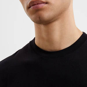 Camisetas de peso ligero de alta calidad para hombre/Camisetas de hombre de calidad superior con logotipo bordado personalizado a la venta - Product Image 3