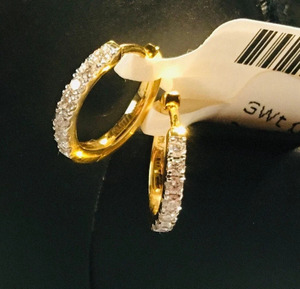 Boucles d'oreilles Huggie en or massif 14 carats avec diamant naturel. - Product Image 3