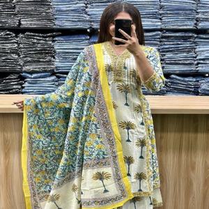 Coton Design Moderne Avec Imprimé Floral Et Travail À La Main Pantalon Kurti Et Dupatta Femme Fabricant De Mode De Surat - Product Image 1
