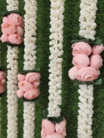 Mogra Jasmine Ranunculus Flower Garland Indian dekorasi pernikahan Mandap Mehndi Sangeet latar belakang panggung Dekorasi pindah rumah