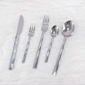 Ensemble de couverts en acier inoxydable élégant de 5 pièces avec poignées en cristal américain moderne dans les tons argentés, parfait pour les repas de luxe - Product Image 1