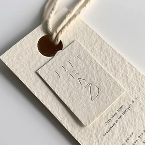 Étiquettes volantes de luxe personnalisées en <span class=keywords><strong>carton</strong></span>, impression de logo, étiquettes volantes pour vêtements, logo propre - Product Image 4