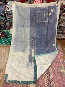 Couverture de lit réversible en patchwork Kantha en coton bohème, motif géométrique fait main, 300 fils au pouce carré, 40 fils. - Product Image 3
