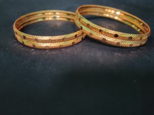 Brazaletes Hechos a Medida OEM con Baño de Oro de 22 Quilates, Brazaletes Redondos Hechos a Mano para la Venta por Exportadores Indios - Product Image 3