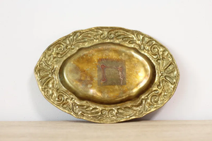 Plateau de service décoratif en aluminium et laiton de style antique adapté aux repas de famille et aux célébrations religieuses - Product Image 3