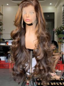 Perruque ondulée en cheveux humains Remy, extensions super double drawn, dentelle transparente, trame simple Piano - Product Image 1