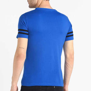 Camiseta Azul Rey Personalizada para Hombre |   Camiseta Gráfica a Rayas con Doble Manga Negra |   Ropa Deportiva Informal de Poliéster |   Ropa al por Mayor - Product Image 3