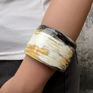 Bracelets en corne de buffle naturelle, fabrication artisanale de bijoux en corne de buffle - Product Image 1