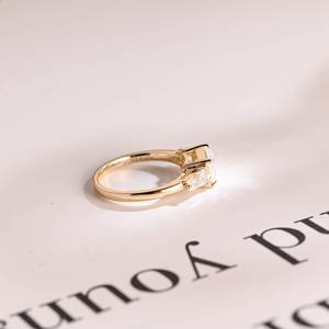 East West Mujeres Romántico 14K Oro sólido Joyería fina Corte Esmeralda Lab Grown Anillo de compromiso de tres piedras para bodas Fiestas - Product Image 4