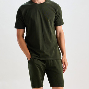2026 vente chaude été hommes tenue deux pièces ensemble couleurs unies en Stock ensembles courts et chemises pour hommes - Product Image 3