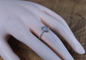 Anillo fino de Plata de Ley 925 hecho a mano, piedra lunar arcoíris Natural clásica única, piedra preciosa personalizable, diseño de rodio eterno - Product Image 4