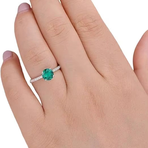 Anillo de mujer Esmeralda natural y CZ Piedra preciosa May Birthstone Navidad Minimal Tiny Joyería hecha a mano Anillo de plata esterlina 925 - Product Image 1