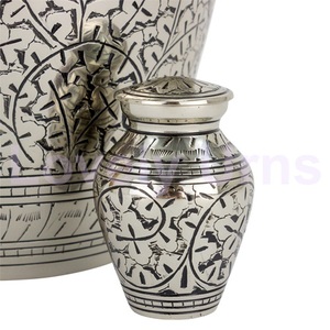 Mini urnas de recuerdo de latón pequeñas de hoja de plata clásica para caja de terciopelo gratis de cenizas - Product Image 3