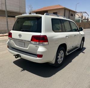 SUV Land Cruiser d'occasion, moteur 8L, conduite à droite, sièges en cuir - Product Image 6