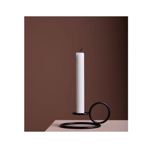 Porte-bougie en métal rustique, façonné avec des détails texturés pour ajouter une chaleur naturelle et une éclairage doux à n'importe quel intérieur - Product Image 4