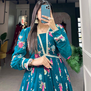 Ensemble de robe georgette attrayante avec bordure en dentelle à imprimé floral Doublure en soie Dupatta Full Flair Idéal pour les revendeurs et les exportateurs - Product Image 1