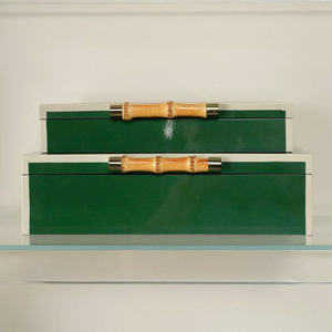 Boîtes de rangement empilables en laque MDF avec poignées de style bambou Finition élégante verte et blanche - Product Image 2
