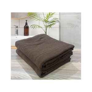 Toalla de Baño Geométrica de Algodón Terry de 28x56 Pulgadas y 610 GSM con Diseño Gris Sólido y Estilo Anti-Pelusas, Hecha en India para Pedidos de Exportación - Product Image 1