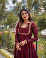 Costume Salwar en soie Georgette avec broderie et dentelle Costume Anarkali pakistanais fantaisie Robe Dupatta pour les fêtes et les mariages