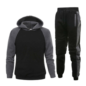 Survêtement Homme Luxe Personnalisé avec Logo, Coupe Ajustée, Prix Abordable, 100% Coton Polaire Respirant, Motif Uni, 400 g/m², Vente en Gros Rapide - Product Image 1