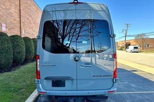 Mercedes-Benz Sprinter 2500 2022 EXTREMADAMENTE LIMPIA, Camioneta de Lujo con Motor Turbodiésel V6, Lista para Entrega - Product Image 3