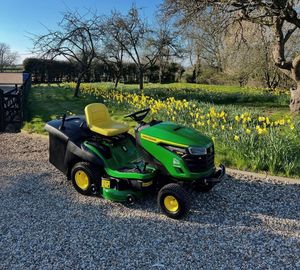 Tracteur tondeuse autoportée 2 temps John Deere X950R, qualité supérieure, idéal pour la ferme et le jardin, prix usine de gros, vente chaude - Product Image 1