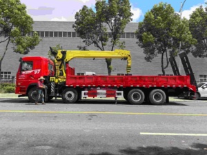 12 Roda Truk Derek Multifungsi Terpasang Derek Hidrolik Teleskopik Penjualan Terlaris Untuk Pengangkatan Kargo - Product Image 3