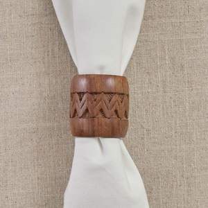 Anneau de serviette en bois moderne écologique fait à la main avec incrustation en laiton, décoration de table de luxe pour la salle à manger, les mariages et les réceptions - Product Image 1