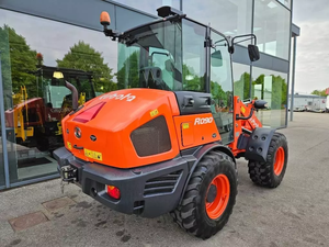 Compre una Cargadora de Ruedas Compacta Kubota R090 de Calidad | Cargador Frontal 4x4 con Motor Diésel de 65 HP | Cargadora Articulada de 3.5 Toneladas para Construcción - Product Image 3