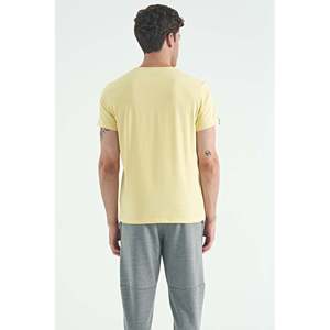 เสื้อยืดคอกลมแขนสั้นผ้าฝ้ายผสมอีลาสเทนสีเหลืองสำหรับผู้ชาย Air Jones รุ่น Basic เหมาะสำหรับสไตล์ลำลองในชีวิตประจำวัน - Product Image 6