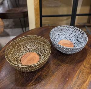 Fil de bol de service finition dorée de qualité haut de gamme et base en bois 100% sans danger pour les chocolats aux fruits pour les fêtes - Product Image 1