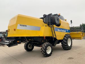 เครื่องเก็บเกี่ยวข้าวโพด HOLLAND TC5070 มือสอง สภาพดี สำหรับข้าว ข้าวสาลี มันฝรั่ง เครื่องจักรกลการเกษตร ขาย - Product Image 5